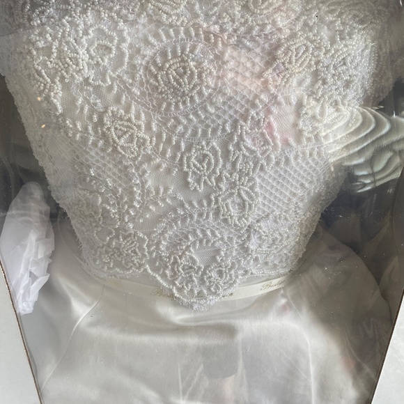 WEDDING DRESS - Picture 6 of 7